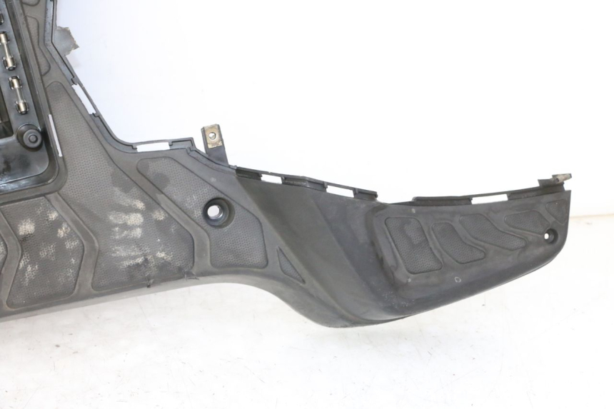 photo de FLOOR PANEL KYMCO AGILITY NAKED RENOUVO 2T 50 (2011 - 2018) - High-resolution close-up