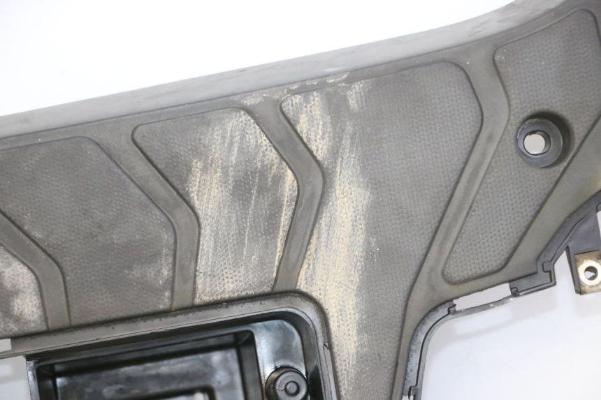 photo de FLOOR PANEL KYMCO AGILITY NAKED RENOUVO 2T 50 (2011 - 2018) - Detailed visual inspection