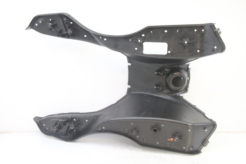 photo de FLOOR PANEL APRILIA ATLANTIC 125 (2003 - 2009) - Fixing points details