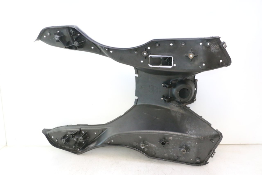 photo de FLOOR PANEL APRILIA ATLANTIC S 125 (2010 - 2013) - Surface and material condition