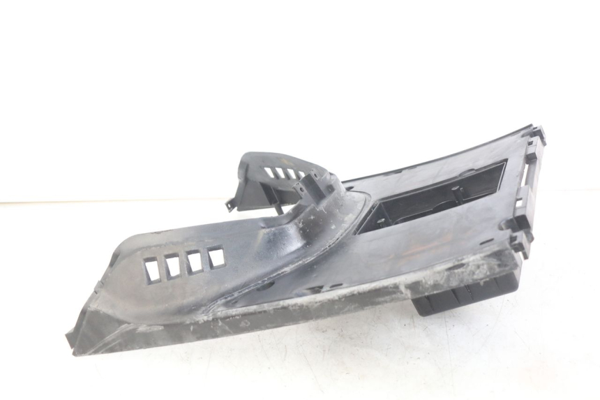 photo de FOOTREST PGO BIG MAX 50 (2001 - 2009) - Fixing points details