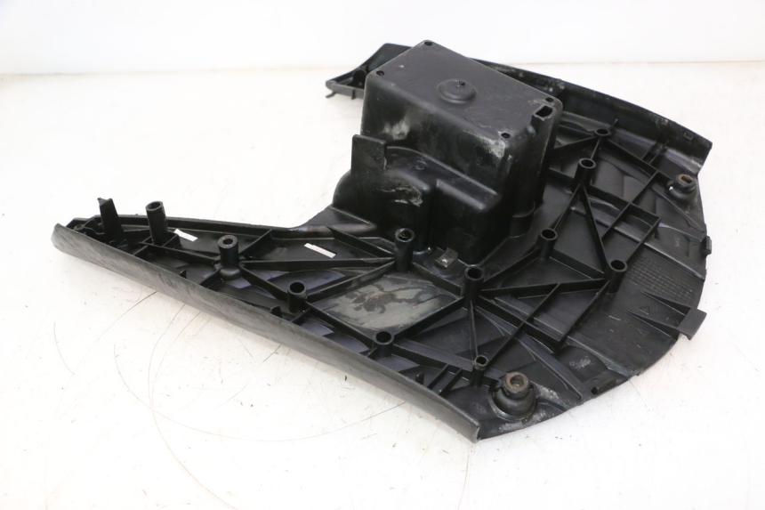 photo de FLOOR PANEL MBK BOOSTER ROCKET 50 (1995 - 1998) - Distinctive features