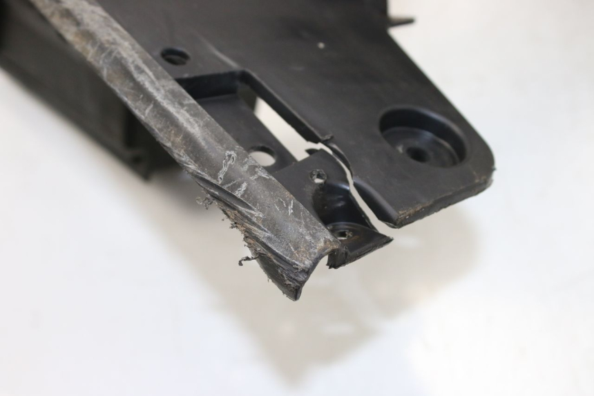 photo de FOOTREST SUZUKI BURGMAN 125 (2007 - 2014) - Fixing points details