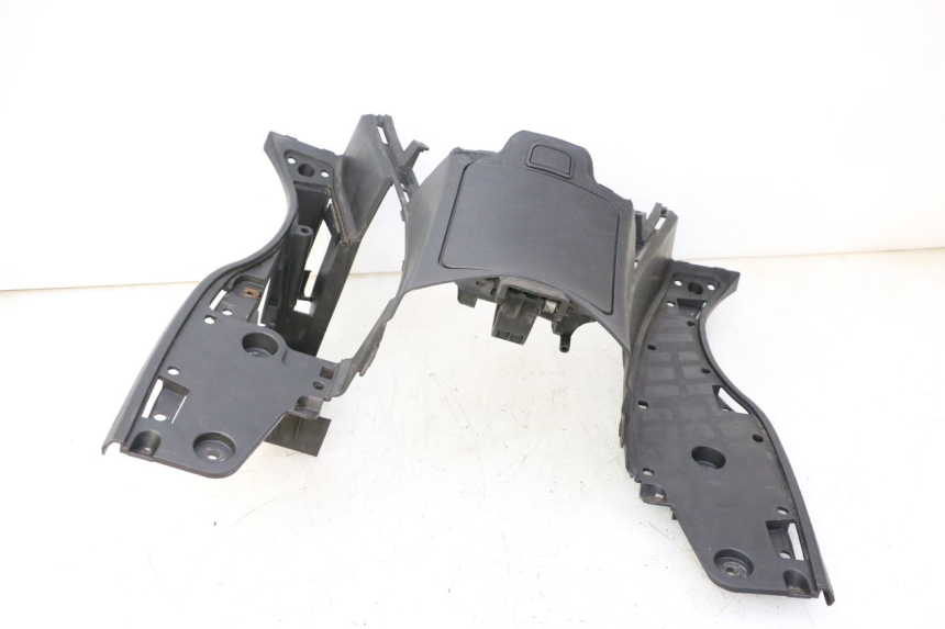 photo de FOOTREST SUZUKI BURGMAN 125 (2007 - 2014) - Fixing points details