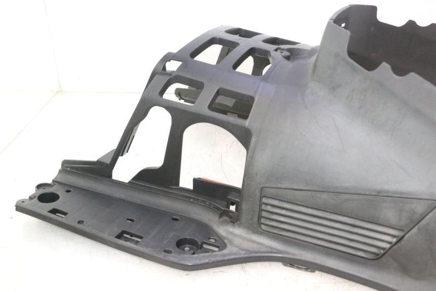 photo de FLOOR PANEL SUZUKI BURGMAN EXECUTIVE ABS 650 (2006 - 2012) - Surface and material condition