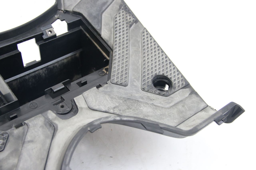 photo de FOOTREST YAMAHA BW'S BWS 125 (2010 - 2013) - Fixing points details