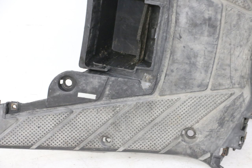 photo de FLOOR PANEL YAMAHA BW'S 100 (1999 - 2002) - Focus on structure