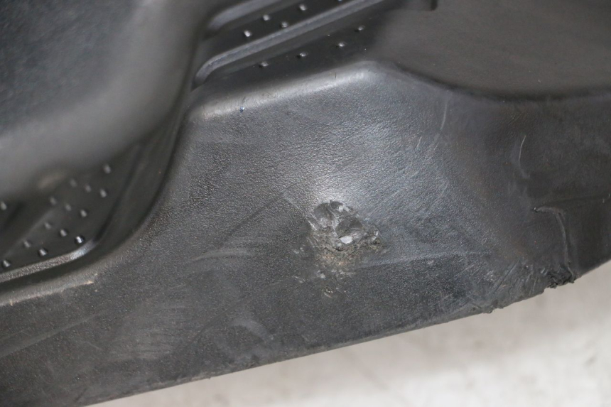 photo de FOOTREST SYM CROX 4T 50 (2016 - 2023) - Surface and material condition