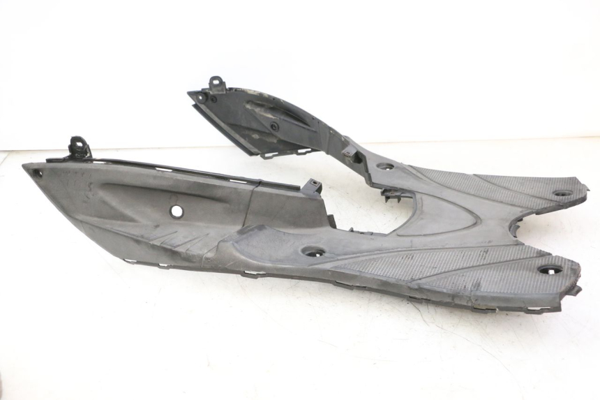 photo de FOOTREST YAMAHA CYGNUS X INJECTION 125 (2007 - 2013) - Fixing points details