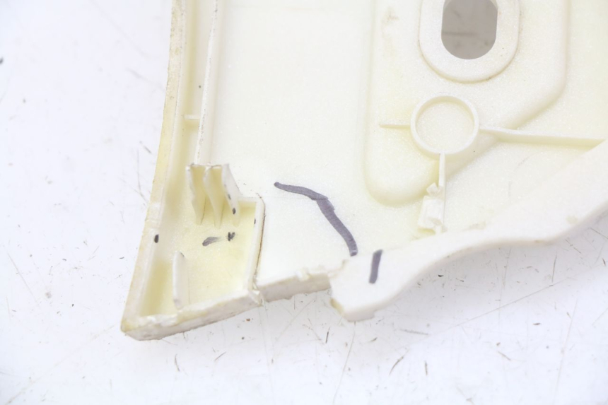 photo de FOOTREST PEUGEOT DJANGO 2T 50 (2014 - 2019) - Fixing points details