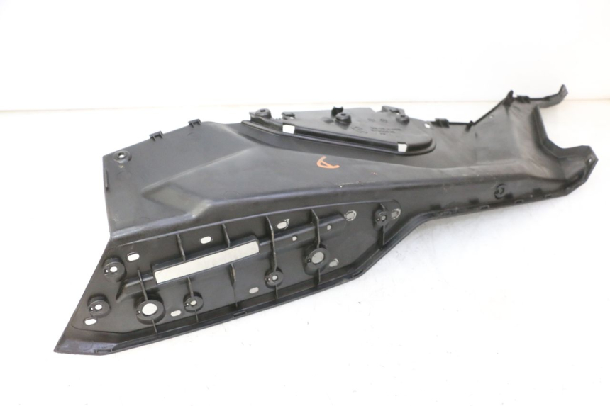 photo de RIGHT FLOOR PANEL QUADRO 4 4D 350 (2015 - 2018) - Zoom on usage condition