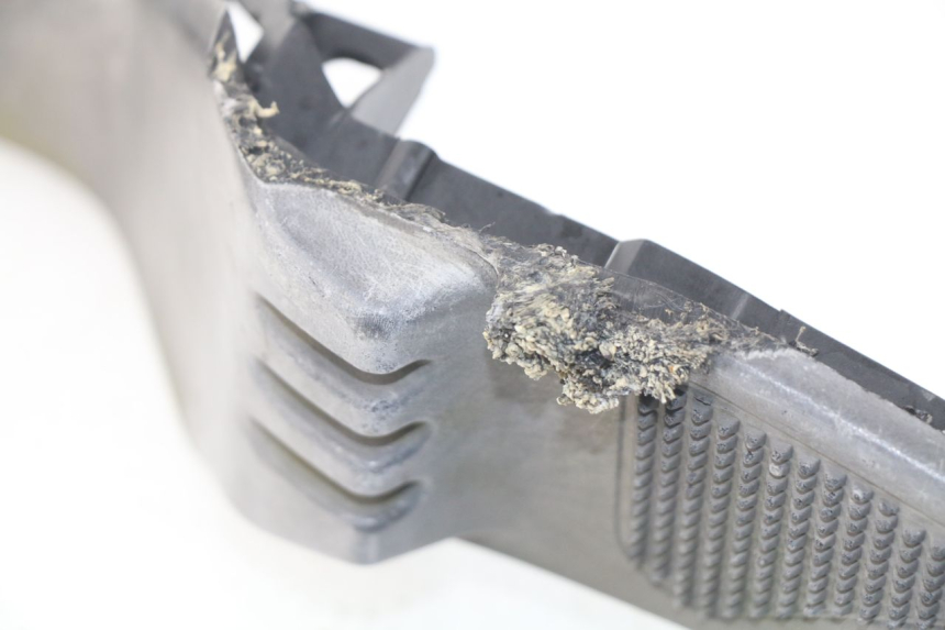 photo de RIGHT FOOTREST KYMCO DINK STREET 125 (2009 - 2014) - Fixing points details