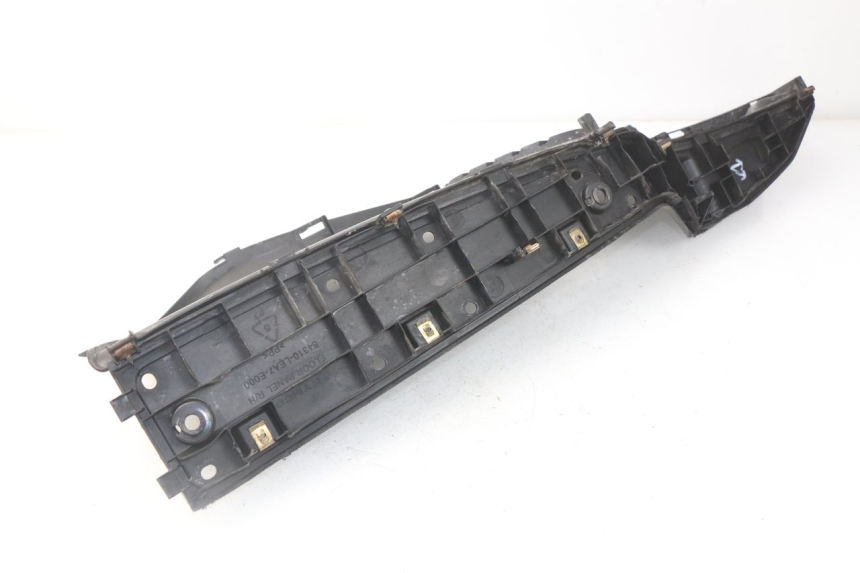 photo de RIGHT FOOTREST KYMCO DINK STREET 125 (2009 - 2014) - Product overview