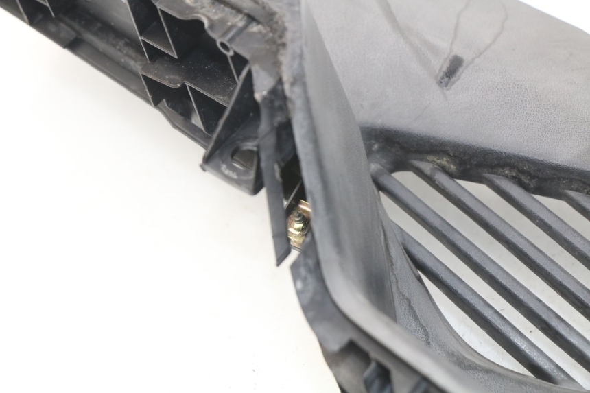 photo de RIGHT FOOTREST KYMCO DINK STREET 125 (2009 - 2014) - Fixing points details