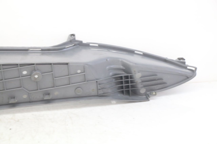 photo de RIGHT FOOTREST HONDA FES PANTHEON 2T 125 (1998 - 2002) - Component detail