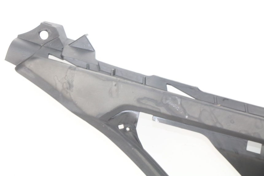 photo de RIGHT FOOTREST PEUGEOT GEOPOLIS 400 (2007 - 2013) - Fixing points details