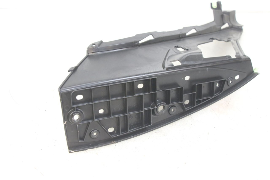 photo de RIGHT FLOOR PANEL PEUGEOT GEOPOLIS RS 125 (2007 - 2009) - Zoom on usage condition