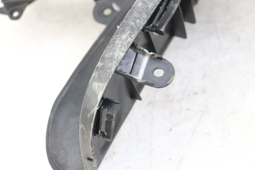 photo de RIGHT FLOOR PANEL KYMCO GRAND DINK 125 (2008 - 2014) - Fixing points details