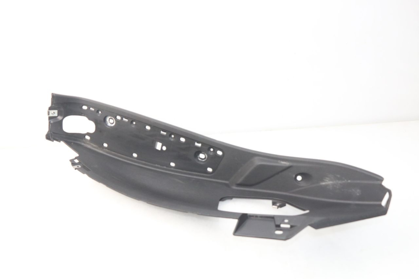 photo de RIGHT FLOOR PANEL PIAGGIO MP3 HPE 500 (2019 - 2022) - Technical close-up