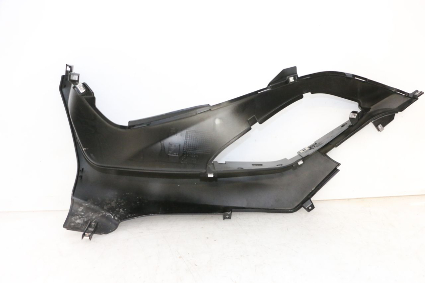 photo de RIGHT FLOOR PANEL PIAGGIO MP3 HPE 300 (2019 - 2026) - Zoom on usage condition