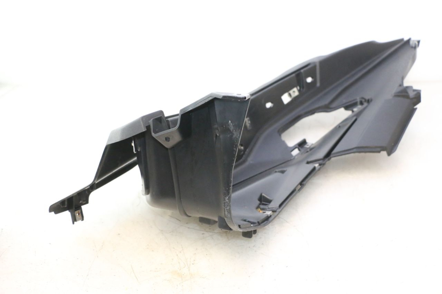 photo de RIGHT FLOOR PANEL PIAGGIO MP3 HPE 530 (2022 - 2026) - Distinctive features
