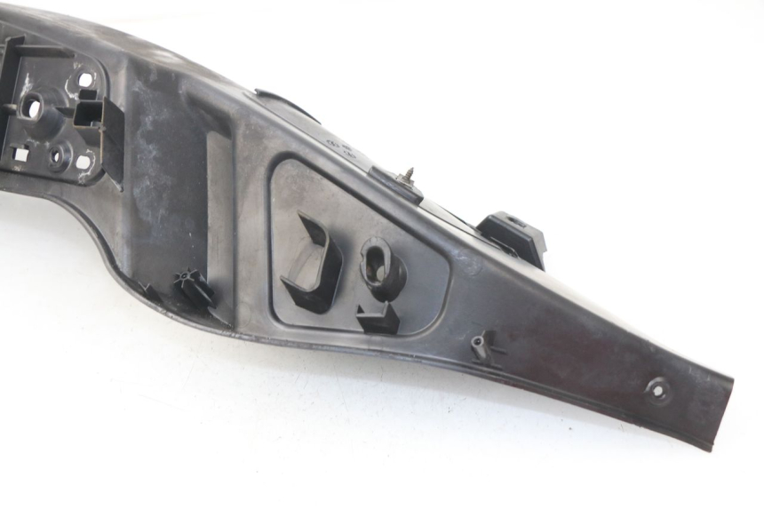 photo de RIGHT FOOTREST PIAGGIO MP3 LT 400 (2007 - 2012) - Alternative perspective