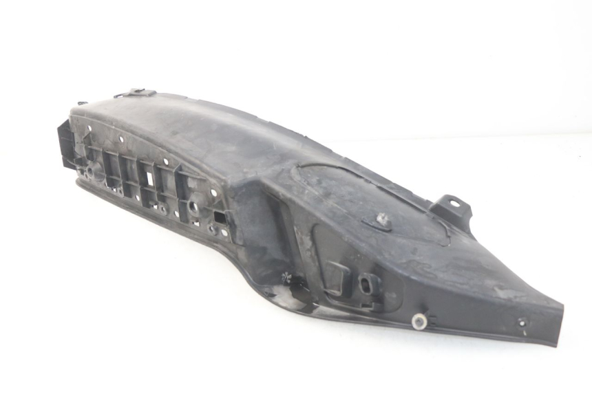 photo de RIGHT FOOTREST PIAGGIO MP3 LT 400 (2007 - 2012) - Alternative perspective