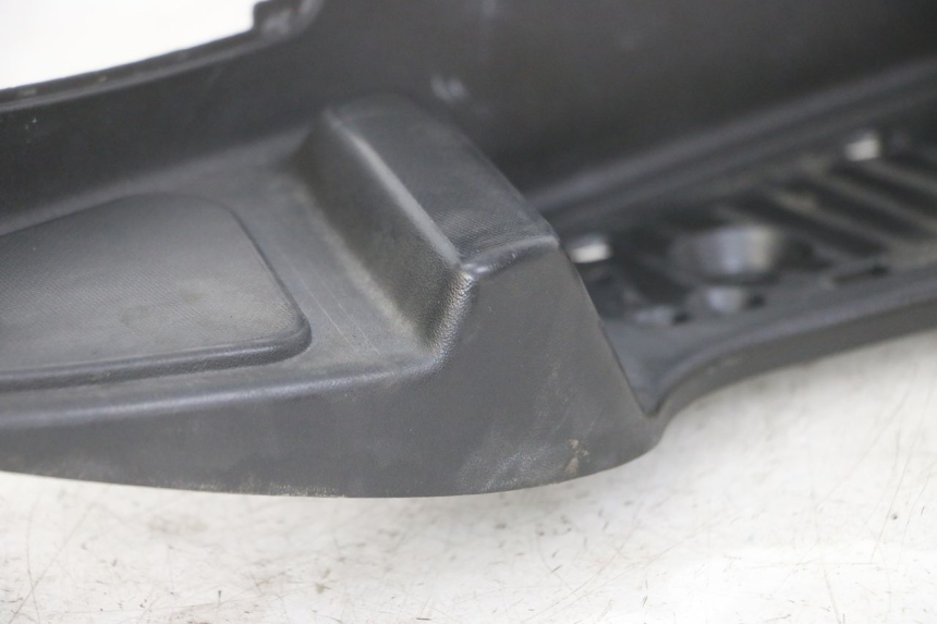 photo de RIGHT FLOOR PANEL PIAGGIO MP3 LT 300 (2010 - 2016) - Fixing points details