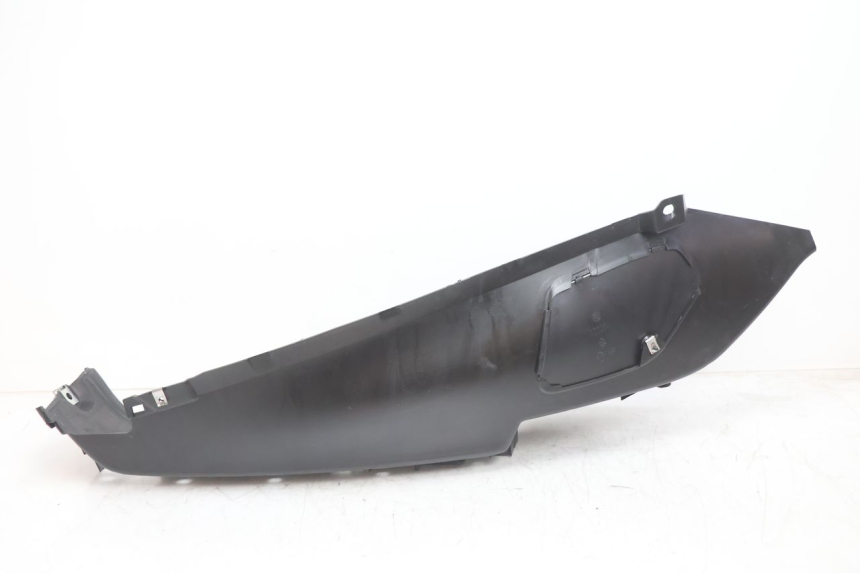 photo de RIGHT FLOOR PANEL PIAGGIO MP3 LT 300 (2010 - 2016) - Fixing points details