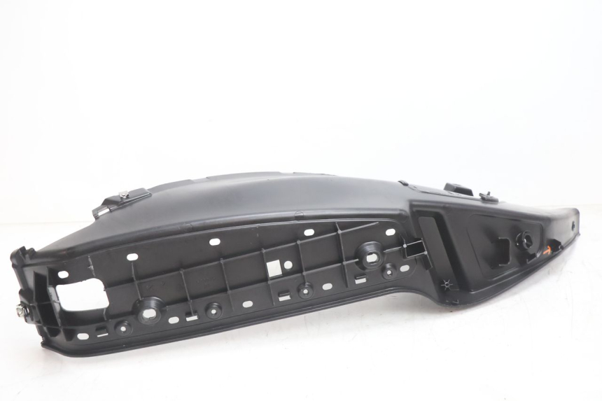 photo de RIGHT FLOOR PANEL PIAGGIO MP3 LT 300 (2010 - 2016) - Surface and material condition