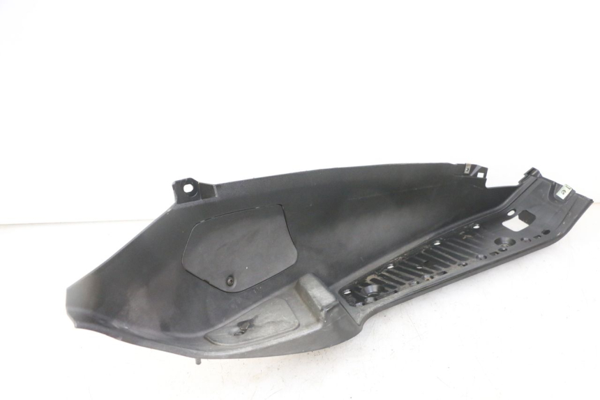 photo de RIGHT FLOOR PANEL PIAGGIO MP3 500 (2011 - 2015) - Surface and material condition