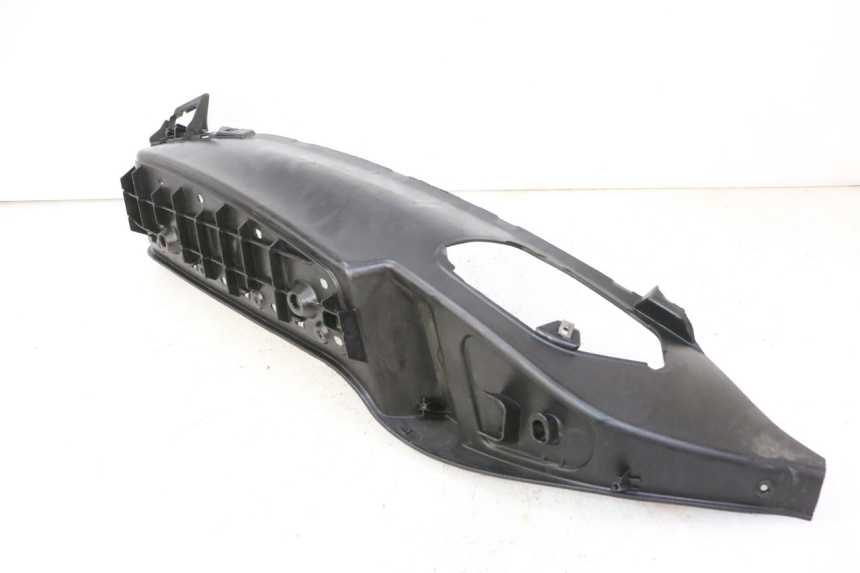 photo de RIGHT FOOTREST PIAGGIO MP3 125 (2006 - 2014) - Alternative perspective