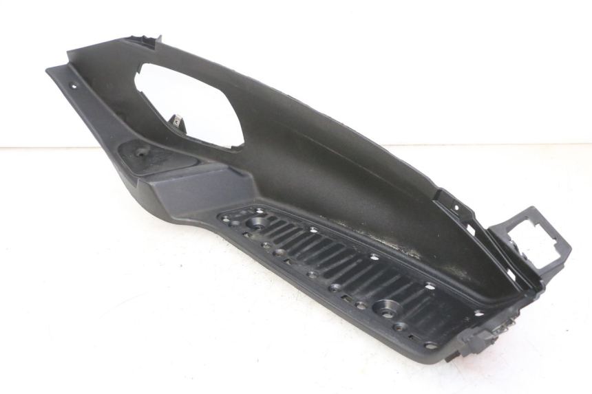 photo de RIGHT FOOTREST PIAGGIO MP3 125 (2006 - 2014) - Fixing points details