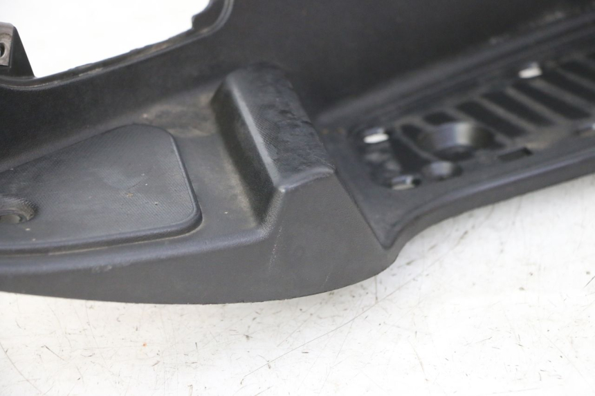 photo de RIGHT FOOTREST PIAGGIO MP3 125 (2006 - 2014) - Surface and material condition