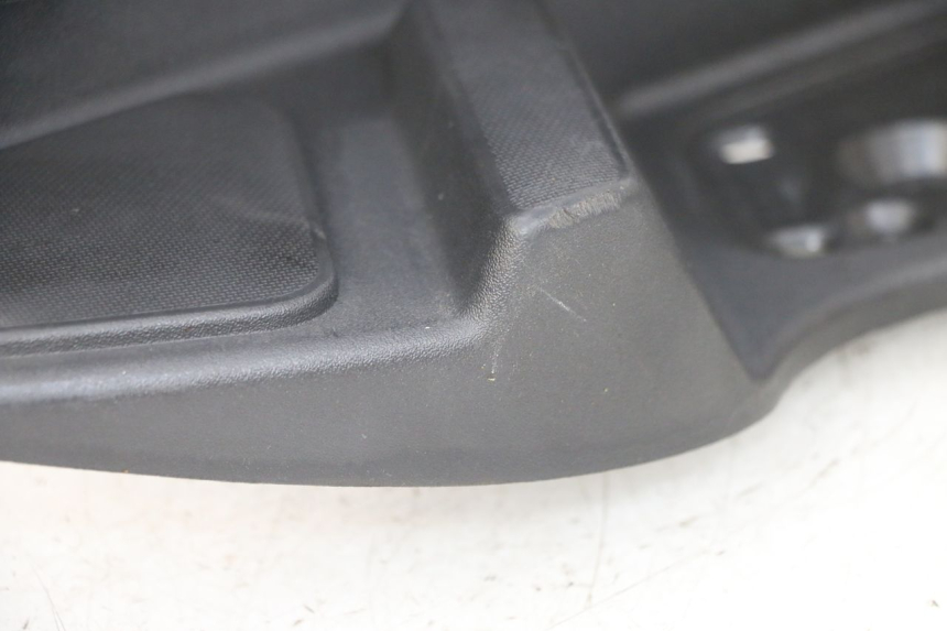 photo de RIGHT FOOTREST PIAGGIO MP3 RL 250 (2006 - 2010) - Surface and material condition