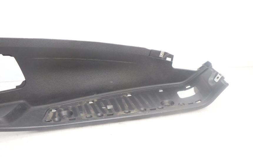 photo de RIGHT FLOOR PANEL PIAGGIO MP3 500 (2016 - 2018) - Zoom on usage condition