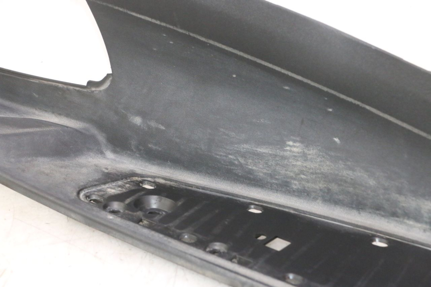 photo de RIGHT FLOOR PANEL PIAGGIO MP3 500 (2016 - 2018) - Zoom on usage condition