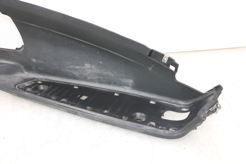 photo de RIGHT FLOOR PANEL PIAGGIO MP3 500 (2016 - 2018) - Alternative perspective