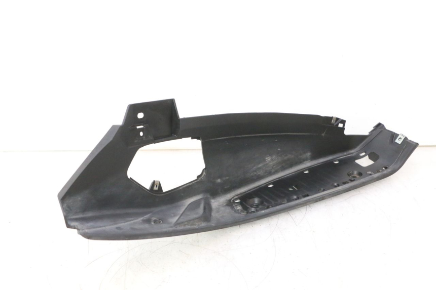 photo de RIGHT FLOOR PANEL PIAGGIO MP3 500 (2016 - 2018) - Technical close-up