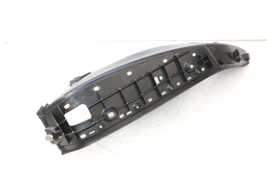 photo de RIGHT FLOOR PANEL PIAGGIO MP3 500 (2016 - 2018) - Surface and material condition