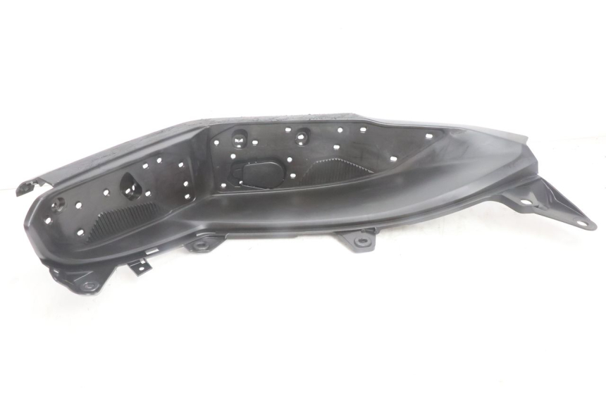 photo de RIGHT FLOOR PANEL YAMAHA N-MAX NMAX 125 (2021 - 2024) - Technical close-up