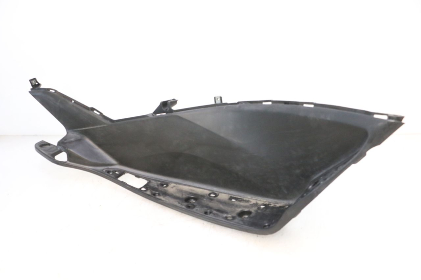 photo de RIGHT FLOOR PANEL HONDA PCX (JF57/JF64) 125 (2014 - 2018) - Fixing points details
