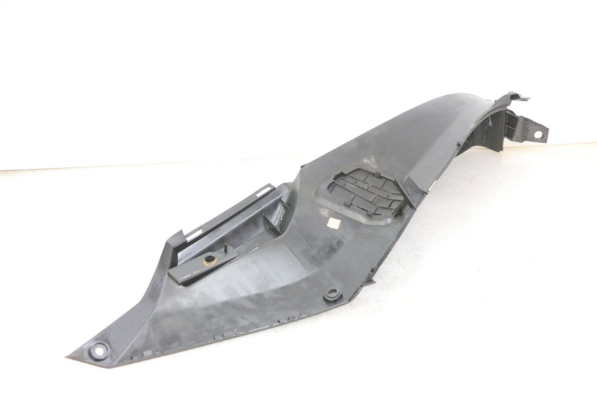 photo de RIGHT FLOOR PANEL PEUGEOT SATELIS 125 (2013 - 2018) - Zoom on usage condition