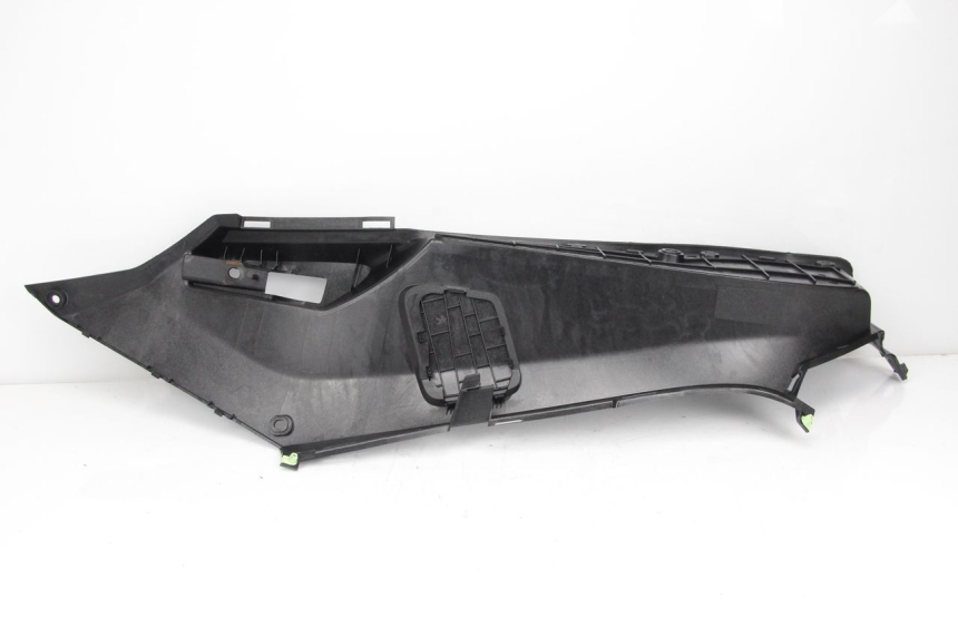 photo de RIGHT FLOOR PANEL PEUGEOT SATELIS 125 (2013 - 2018) - Technical close-up