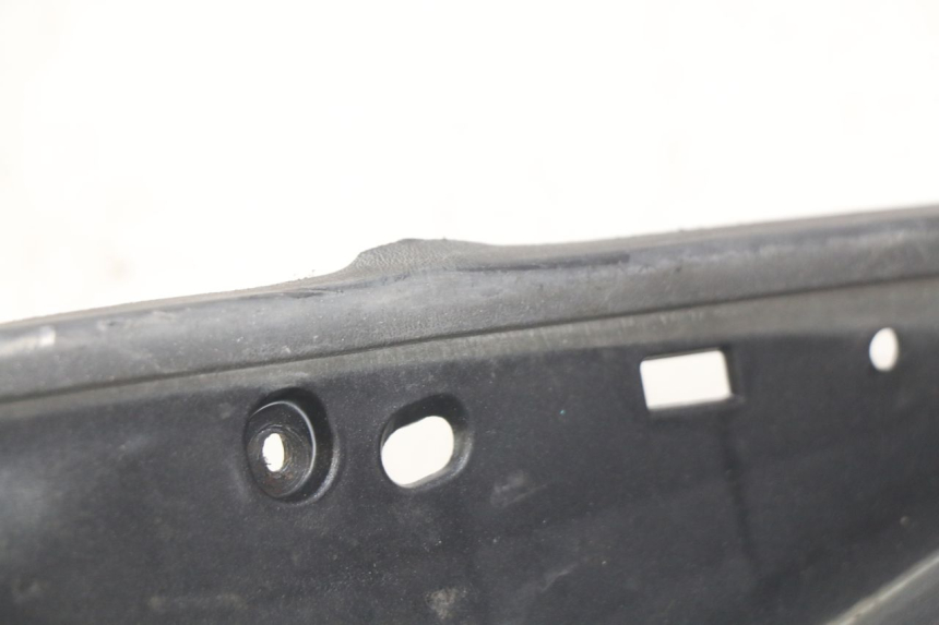 photo de RIGHT FOOTREST PEUGEOT SATELIS 125 (2006 - 2009) - Technical close-up