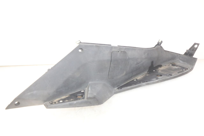 photo de RIGHT FOOTREST PEUGEOT SATELIS 125 (2006 - 2009) - Surface and material condition