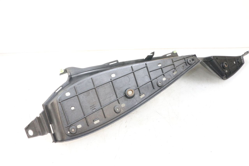 photo de RIGHT FOOTREST PEUGEOT SATELIS 125 (2006 - 2009) - Zoom on usage condition