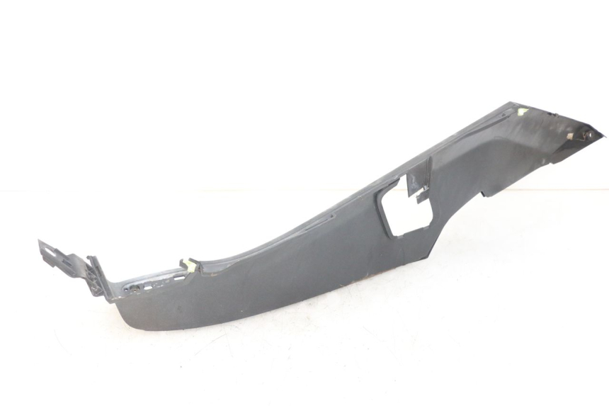 photo de RIGHT FOOTREST PEUGEOT SATELIS 125 (2006 - 2009) - Technical close-up