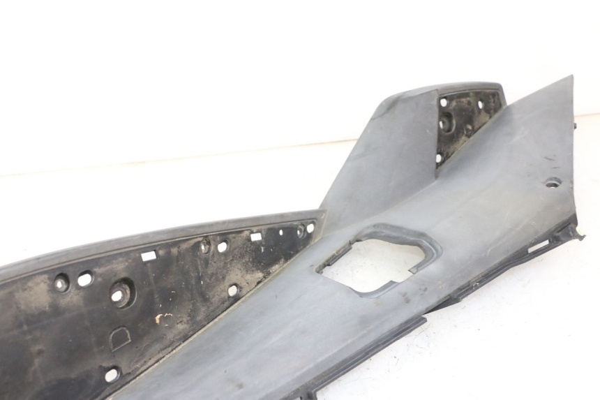 photo de RIGHT FLOOR PANEL PEUGEOT SATELIS 250 (2006 - 2012) - Zoom on usage condition