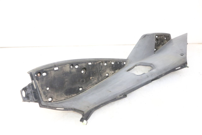 photo de RIGHT FLOOR PANEL PEUGEOT SATELIS 250 (2006 - 2012) - Product overview